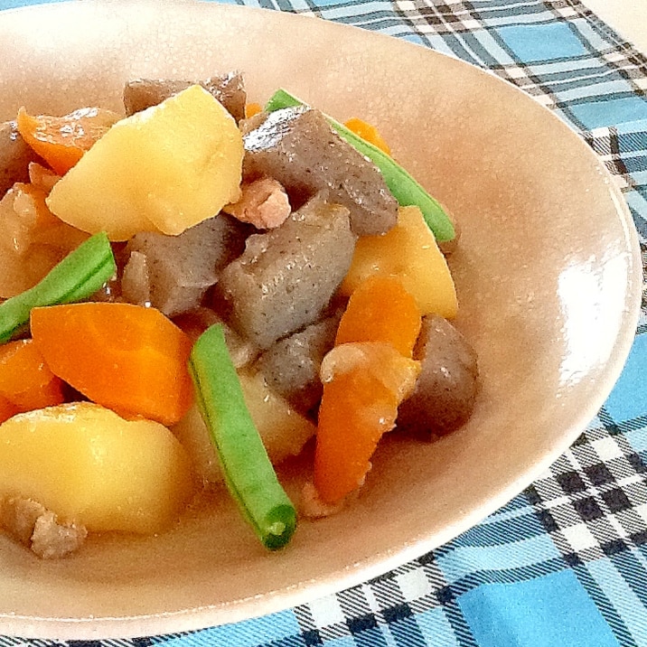 こんにゃくも一緒に煮込んだ 肉じゃが レシピ 作り方 By キッチンコンチェルト 楽天レシピ こんにゃくも一緒に煮込んだ 肉じゃが レシピ 作り方 By キッチンコンチェルト 楽天レシピ